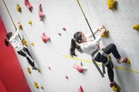 诈唬的艺术：如何选择最合适的诈唬时机和尺寸（拿捏诈唬：何时出手与下注尺度的最佳策略）